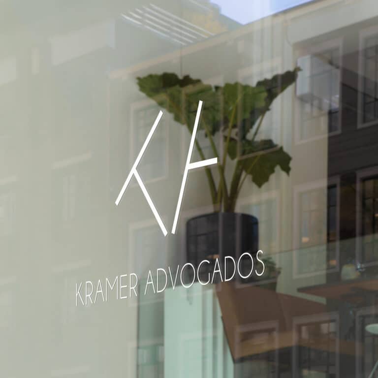 Logotipo para advogados - Adesivo fachada Kramer Advogados